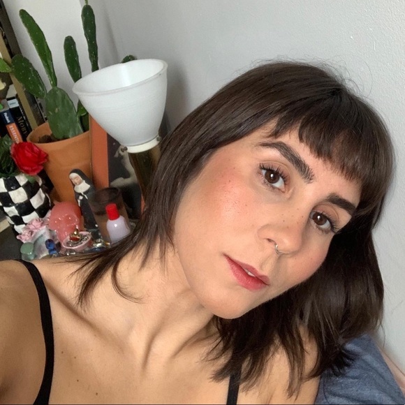 Meet your Posher, Hannah - Picture 1 of 1